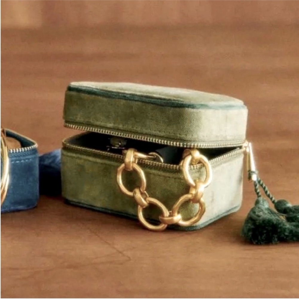 🇫🇷 NWOT ✨ Sézane Velvet Travel Jewelry Case, Green